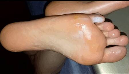 Mary - Worshipping salty unpedicured toes with footjob and cum cleanup (4K)