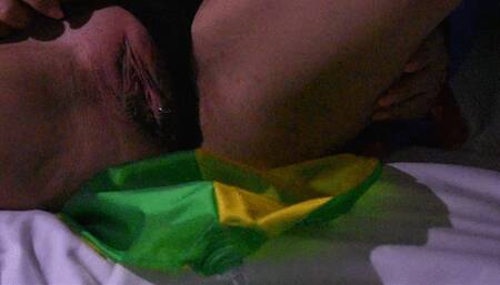 Masturbating couple with inflatable beach ball putting the valve in to her wet pussy