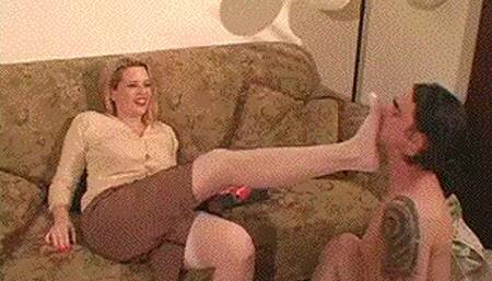 Domina M's Doormat Roommate (WMV)