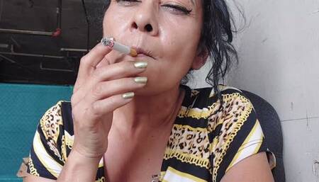 4k Milf Smoke Break
