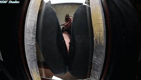 Giantess loves making tiny men squish! - MP4