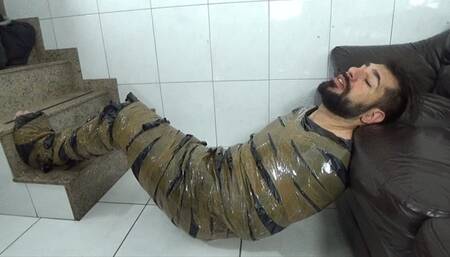 SEXY GIRL PUNISHING THE SLAVE WITH STINKY FARTS BY FRANCIELE AND DANIEL SANTIAGO (CAM BY RENATO) FULL HD