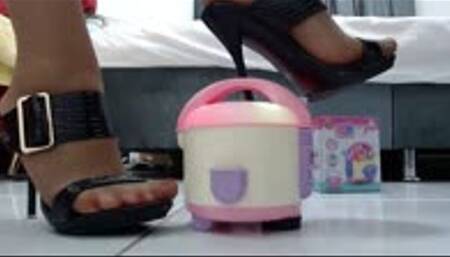 crushing very hard a rice cooker in my highheels and sandals with nude nylons pantyhose
