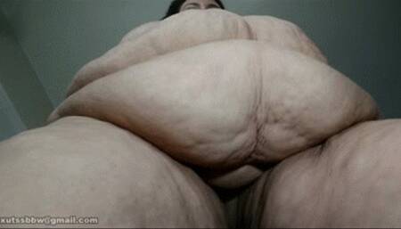 Supersized Pussy Play