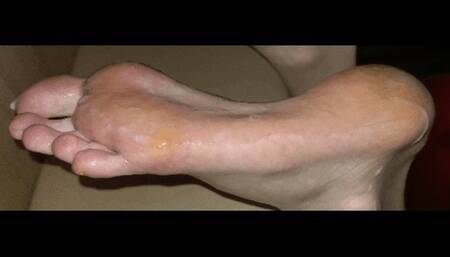 Anna - Scratching urethra with her toenails and licking cum off her soles (1080p)