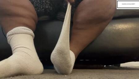 Mscumlicious84 Is Being Shy about her feet