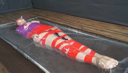 Mummification with colored ribbons in a transparent vacuum bed with vibration and flips
