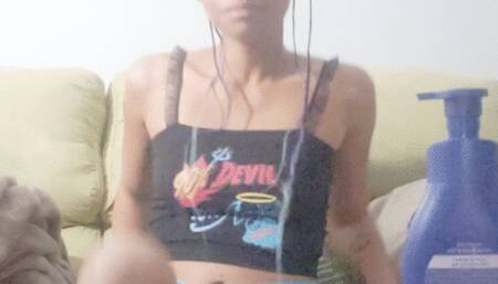 Rojo gets you off with her soft feet