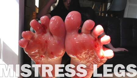 Mistress Barefoot Soles Rubbing Against The Glass And Squeezing Strawberries (MP4 HD)