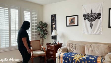 Breaking the Robber's Balls