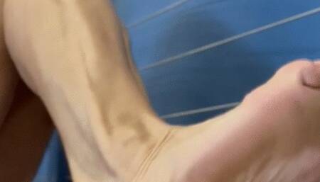 Feet On Wire Fence Calf Flex