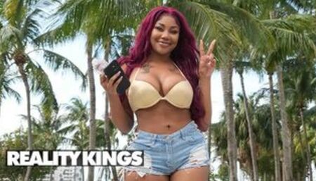 Thick Babe Jordyn Falls Shakes Her Big Ass Before Sliding On Johnny's Cock