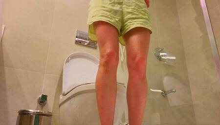 Hotel Toilet Many Plops