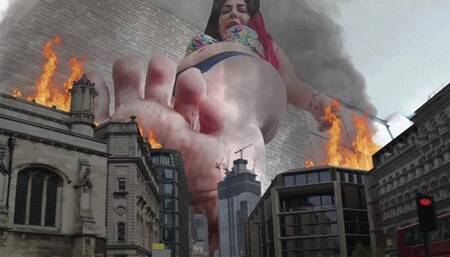 Giantess crush the tiny city