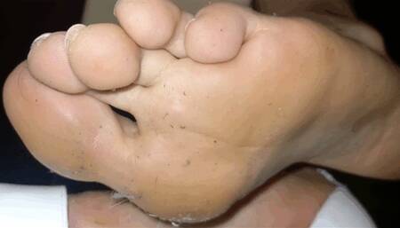 Marina - Worshipping dirty sweaty feet and footjob with cumshot (4K)