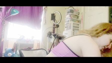 Gamer Girl - Nose Troubles