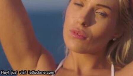 cumshot she chose to be naughty on vacation