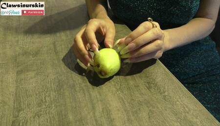 let's clawing this pear