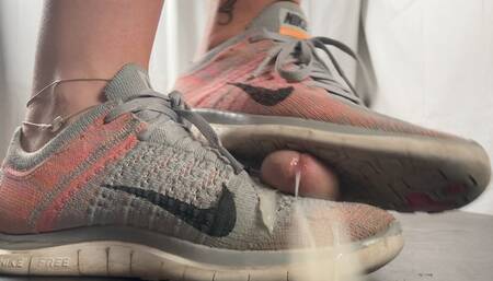 A Shoejob with no mercy - CBT and Cocktrampling in very well worn Nike Free sneakers - slave - HD