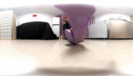 UU Giant Shames Dwarves 360 VR