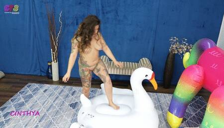 Cinthya Masturbates on the Inflatable Swan HD (1920x1080)