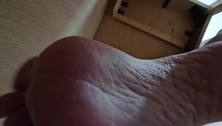 Unaware Giantess Working on Laptop Barefoot Pt 7