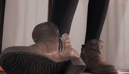 Tanja and her good old brown leather booties - Cam 2