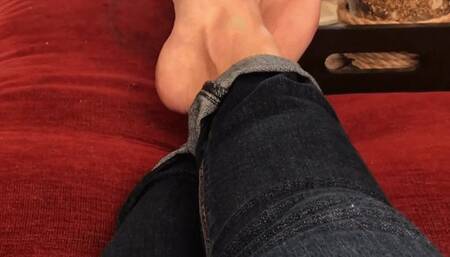 Archqueen feet play on ottoman