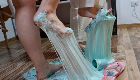 Stuck while getting a massage (Full Clip)