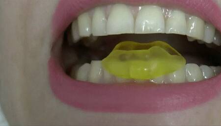 Let the bears feel the razor sharp edges of your perfect teeth MP4 FULL HD 1080p