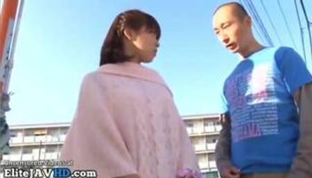 Japanese 18yo college babe gives outdoor oral sex