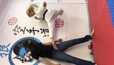 KARATE KICKING -SELFDEFENSE
