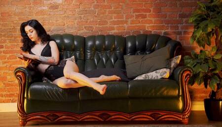 Watch the feet of the Goddess