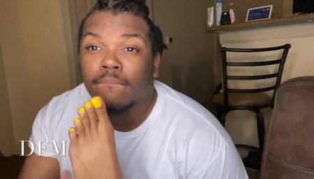Toe sucks Dallas 100ktoes yellow toes