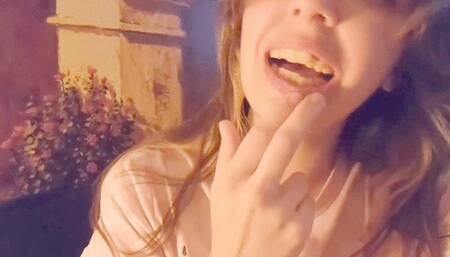 Brunette Teen LIVECAM