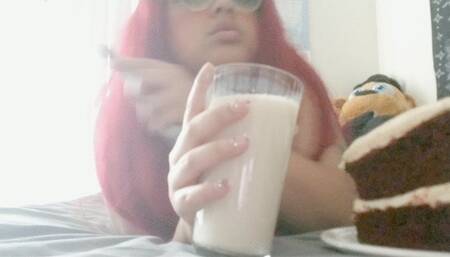 piggie girl eats cake