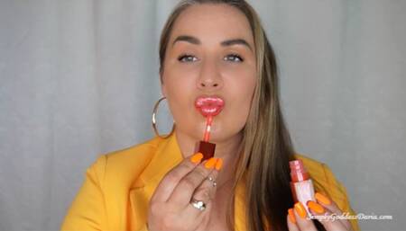 That Seducing Shimmer Lip Gloss Tease (1080p HD)