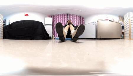 Ella Giant Shames Dwarves 360 VR