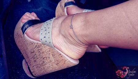 Sandra Jayde 12-07-22 Higly arched barefeet in those extrem heels mules (1080p)