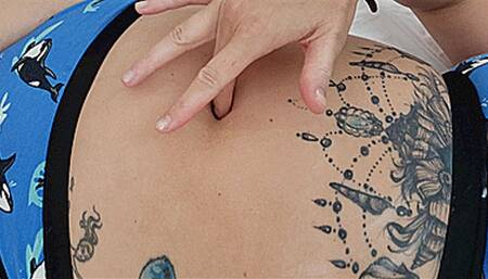 Gently Caressing My Sexy Belly (SD 720p WMV)