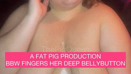 BBW FINGERS HER DEEP BELLYBUTTON