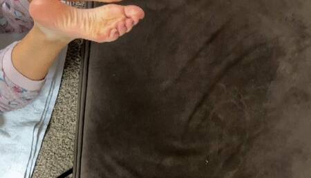 Stitch gives an oily toejob (Different angle) (720)