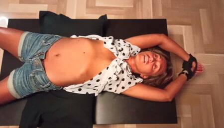 Maelle's Bellybutton bondage and Poking Orgasm