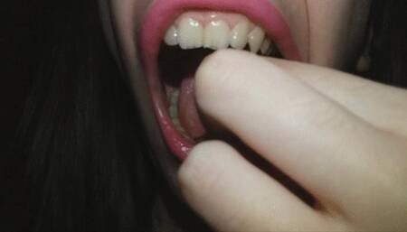 I destroy walnuts' shell with my teeth