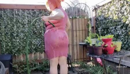 Daisy Gets Wet! BBW Outdoor Hose Cool Off *HD