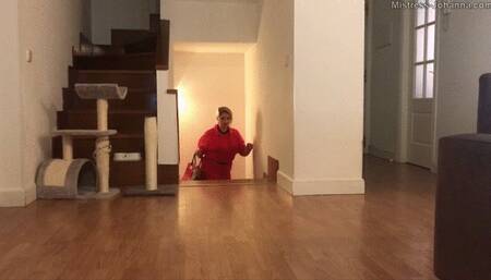 ESPOSA MALHUMORADA USA A SU MARIDO