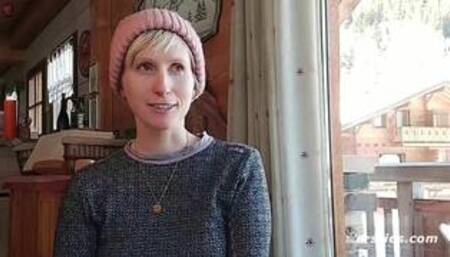 Ersties - Heiße Schneewanderung mit Analplug und Squirting-Höhepunkt