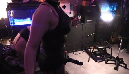 Anal training fucking dildo