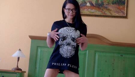 Big Tits MILF Shione Cooper Hot Playing in Bed with her Pussy ( WMV )