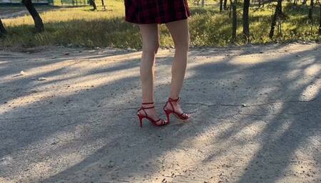 girl in high-heeled sandals severely twisted her leg and could not stand such painO